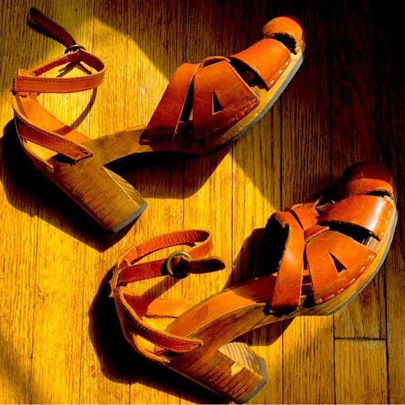 STUNNING 1970’s Wooden Stacked Heel Sandals, Gorgeous Leather 🤎 and Wood 🤎 - Picture 3 of 14